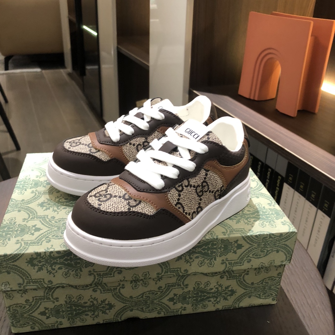 Children's shoes child
